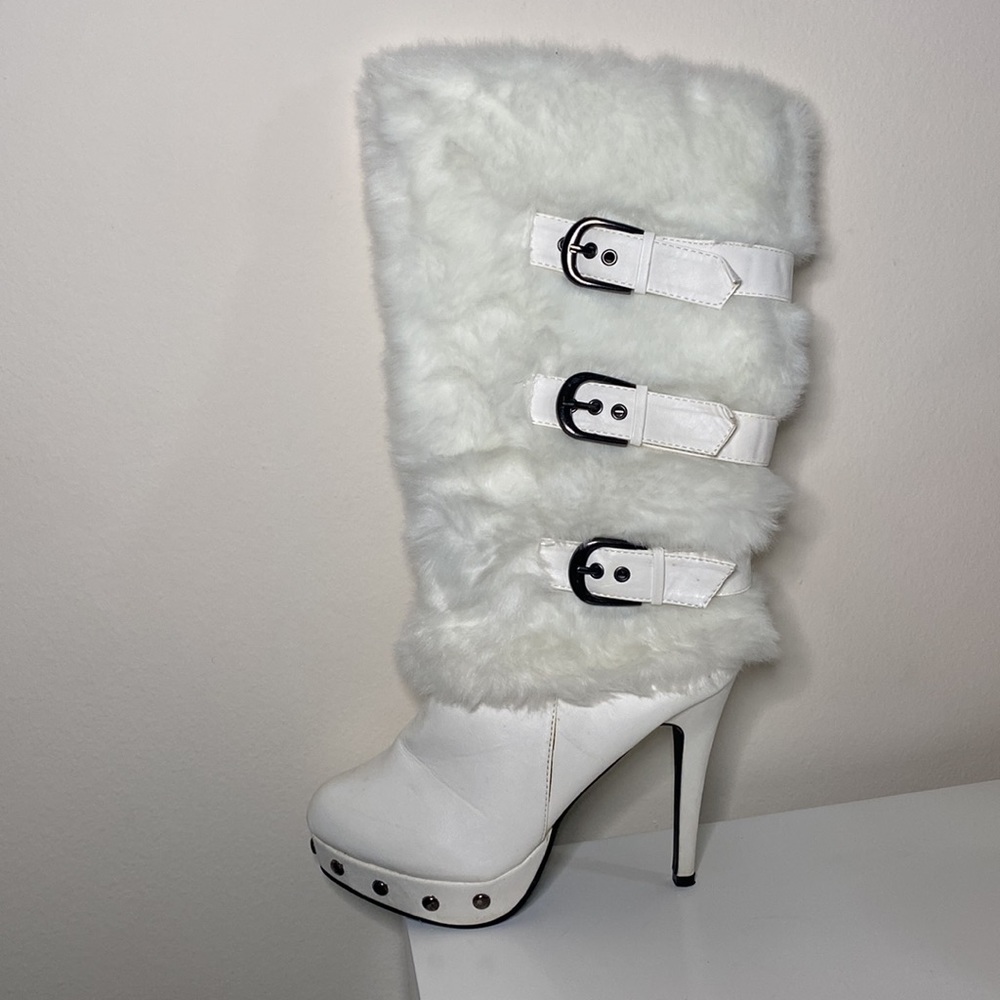 Red Circle Boots with Faux Fur SZ6